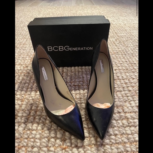 BCBG Treasure black pointed toe pumps - Picture 2 of 14